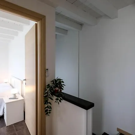 4 Min To - Duplex With Private Parking Apartment